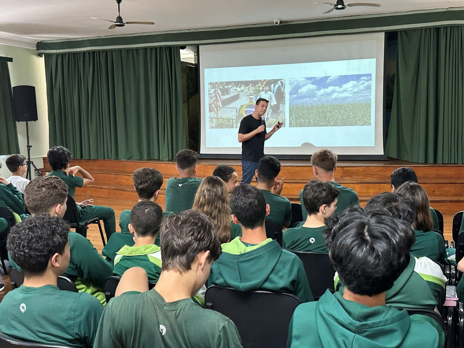 Workshop in the Colégio Bom Jesus auditorium, with students facing the stage