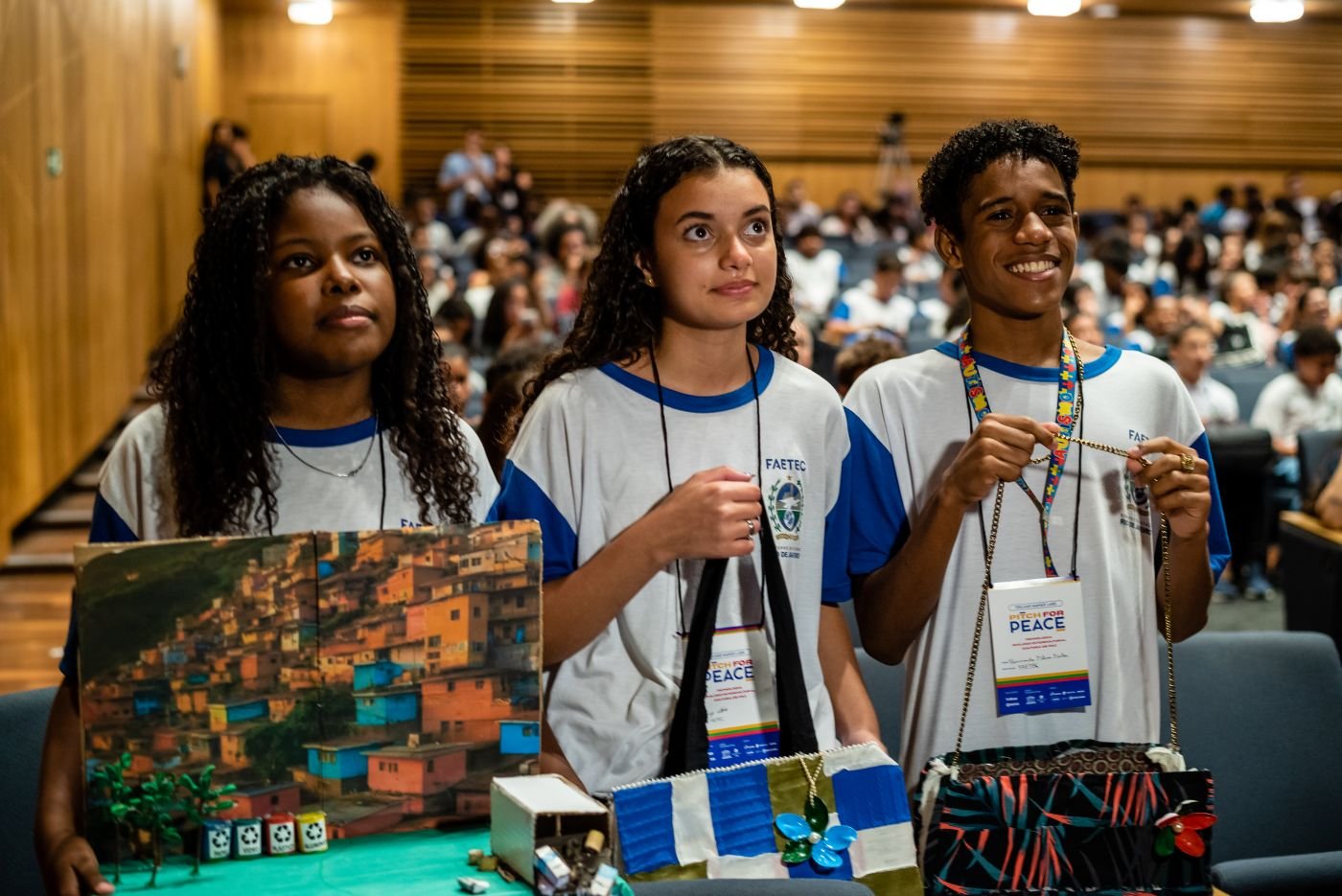 Jovens apresentam o protótipo do projeto